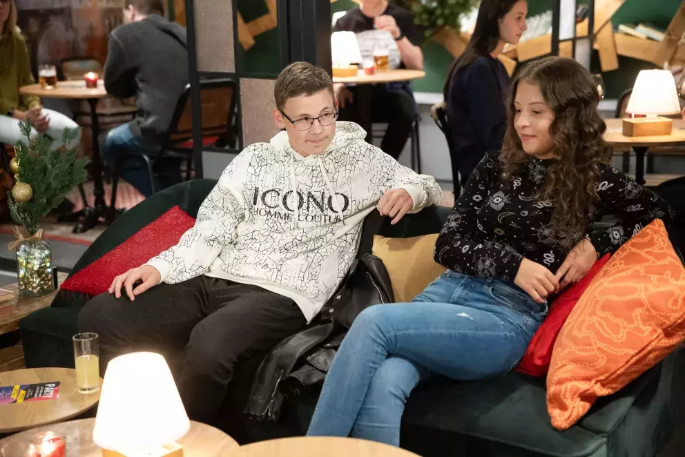 <p>Nekonečný seriál Ulice sleduje dramatické osudy několika rodin žijících v sousedství</p>
