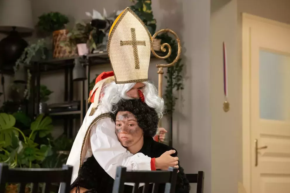 <p>Nekonečný seriál Ulice sleduje dramatické osudy několika rodin žijících v sousedství</p>
