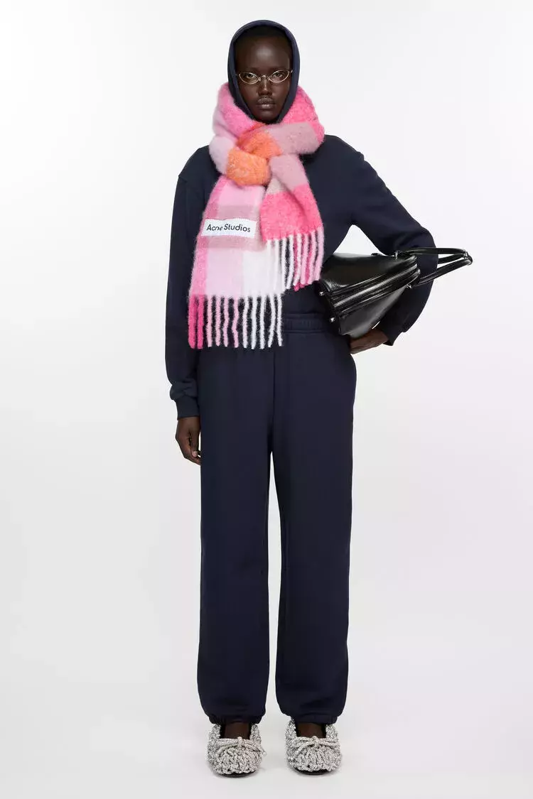 <p>Acne Studios 6720 Kč</p>
