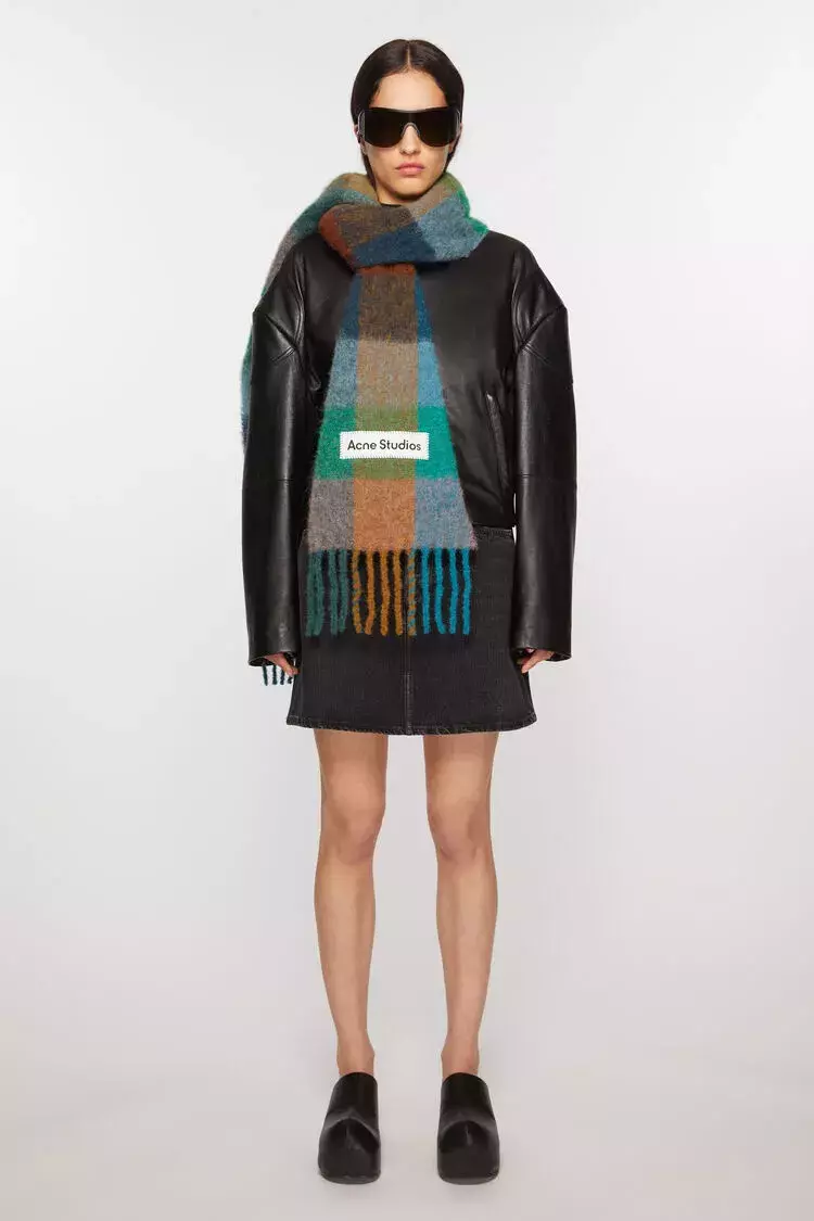<p>Acne Studios 6720 Kč</p>
