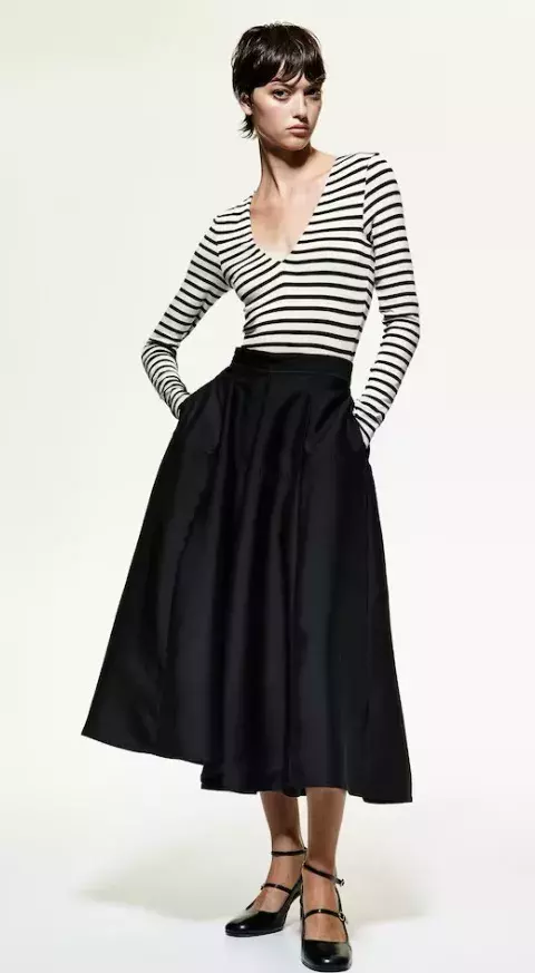 Body s výstřihem do V, H&M, 309 Kč