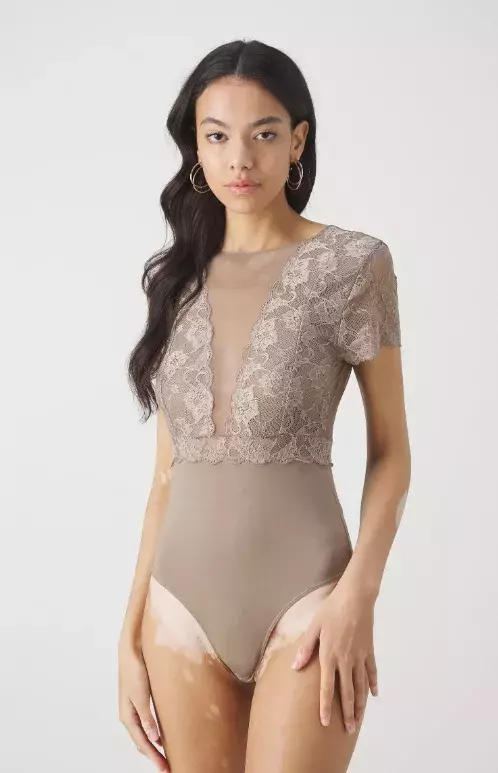 Krajkové body, Pieces, 598 Kč