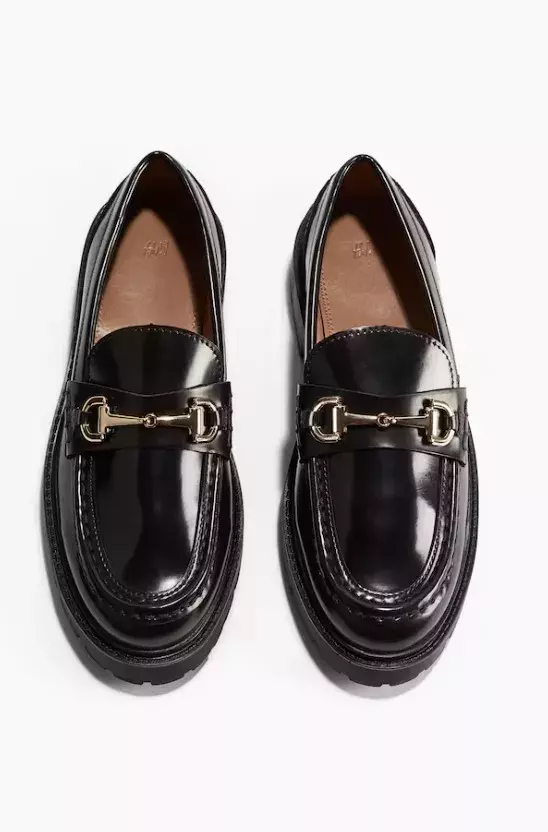 Mokasíny se zlatou přezkou, H&M, 839 Kč
