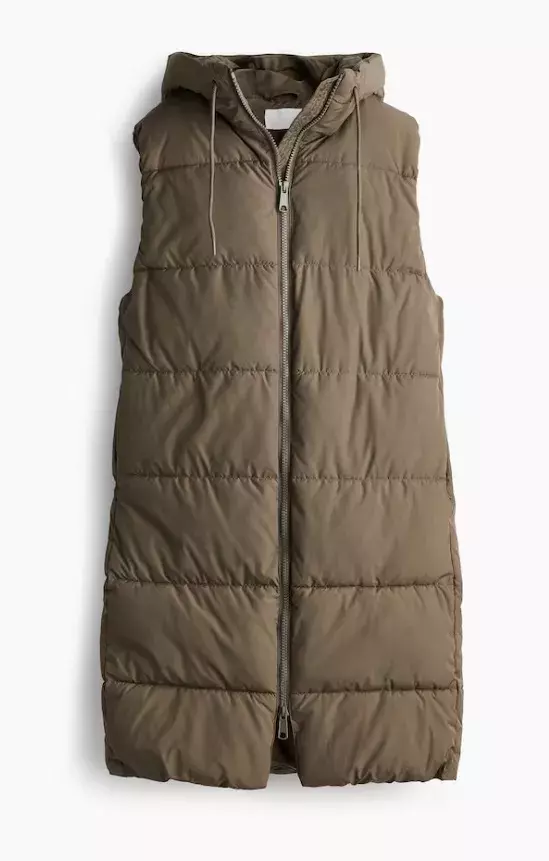 Vatovaná vesta s kapucí, H&M, 768 Kč