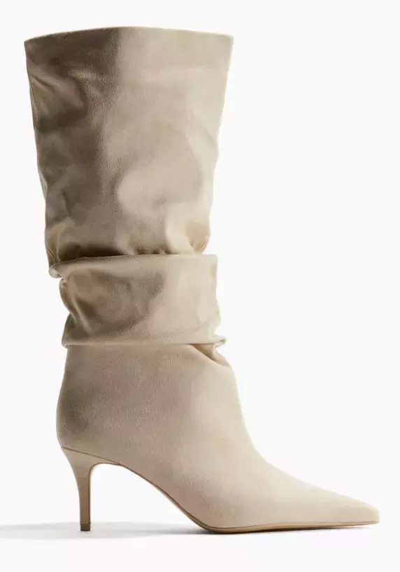 Kozačky s mačkaným horním dílem, H&M, 1 699 Kč