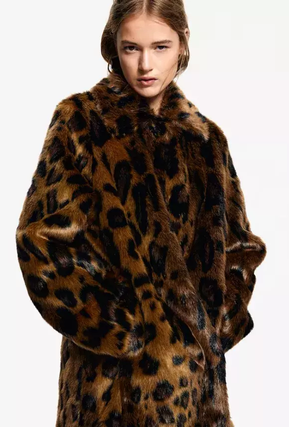 Huňatý kabát, H&M, 1 899 Kč