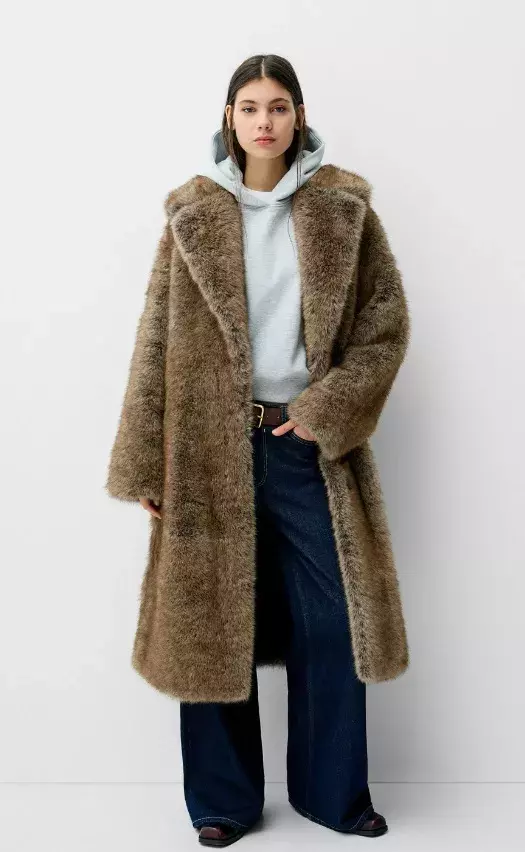 Dlouhý zimní kabát, Bershka, 2 799 Kč