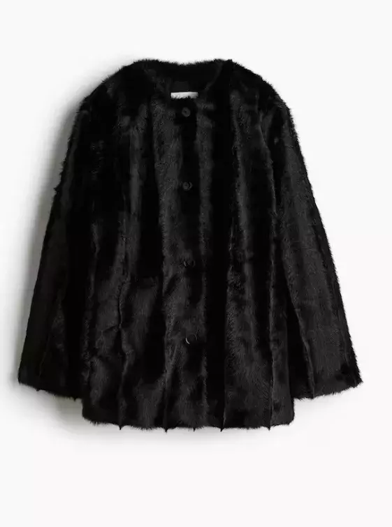 Huňatá bunda, H&M, 1 899 Kč