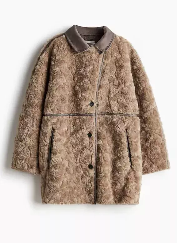 Huňatý kabát, H&M, 1 459 Kč