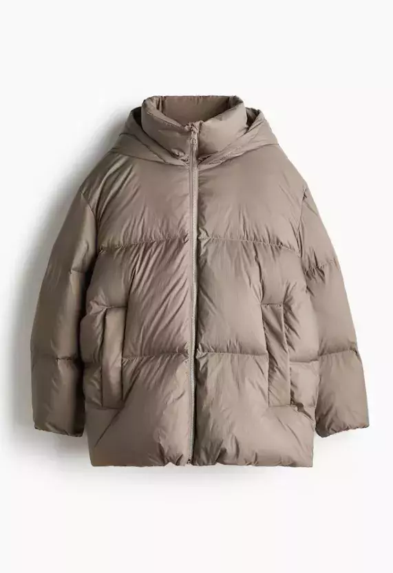 Oversized péřový kabát, H&M, 3 799 Kč