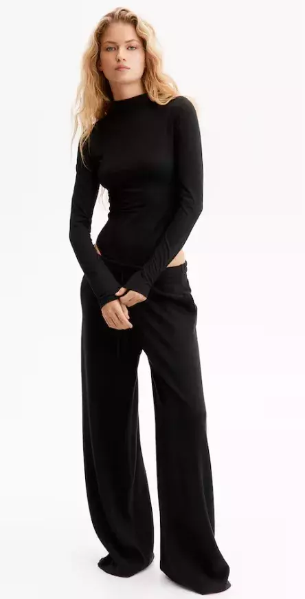 Body thong s vysokým límcem, H&M, 429 Kč