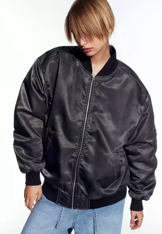Bomber patinovaný vzhled, H&M, 1 199 Kč