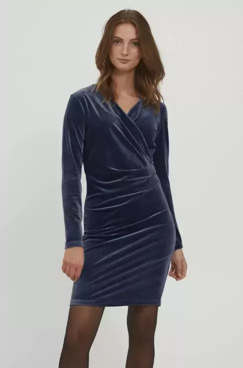 Pouzdrové sametové šaty, b.young, 1 530 Kč