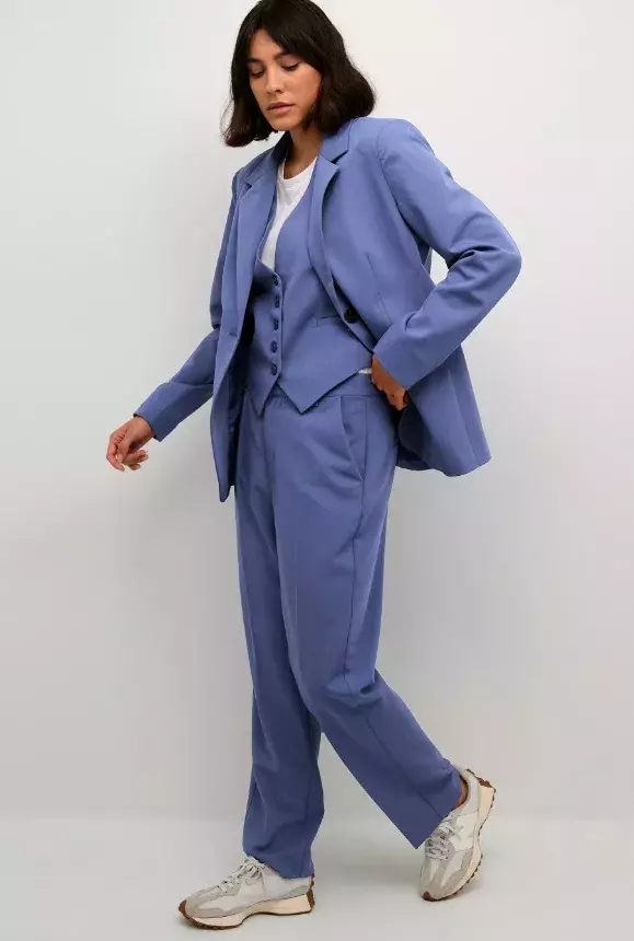 Modré sako, Kaffe, 1 944 Kč