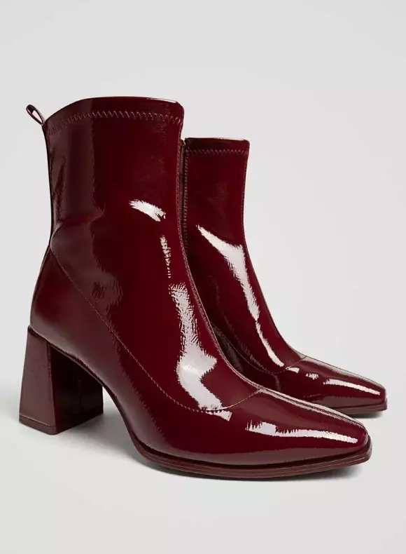 Kotníkové kozačky, Stradivarius, 999 Kč