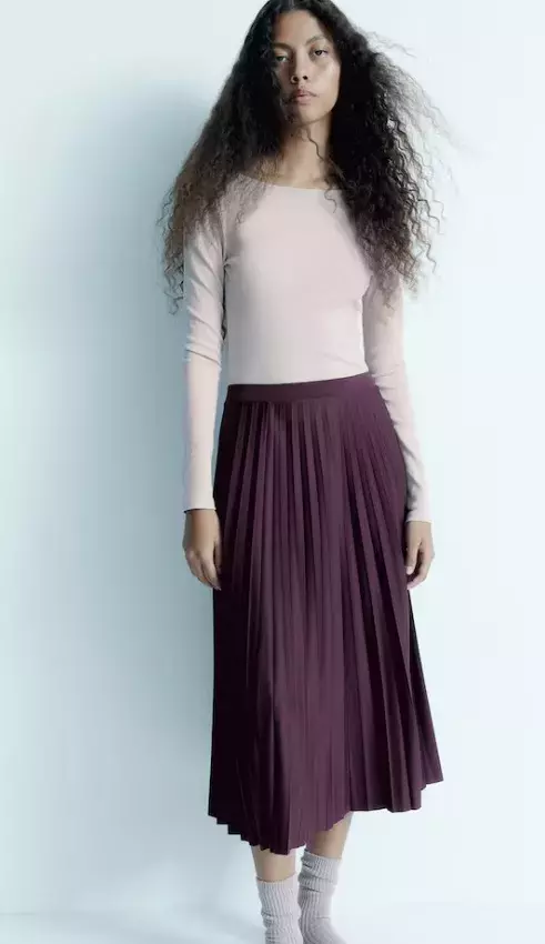 Žebrované body s hluboce vykrojenými zády, H&M, 309 Kč