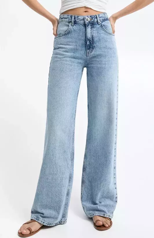 Široké džíny, PULL&BEAR, 799 Kč