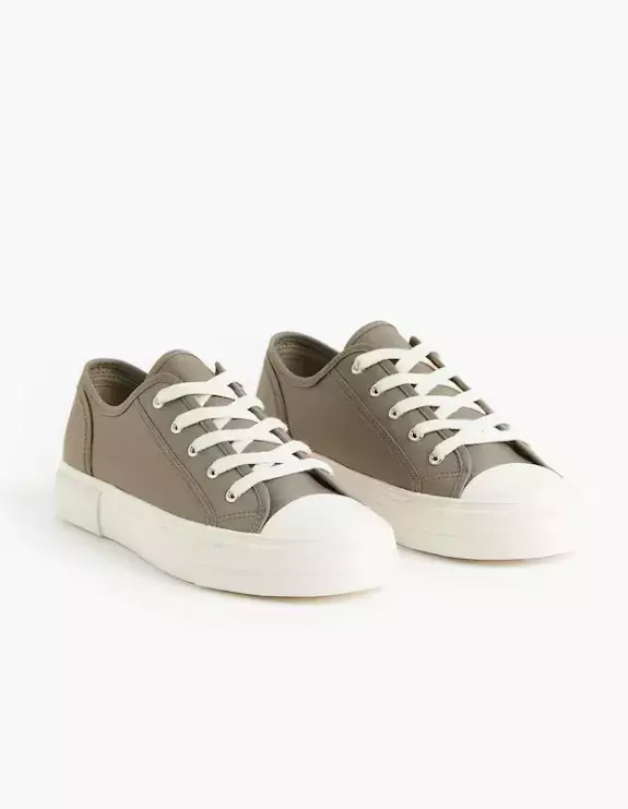 Plátěné tenisky, H&M, 599 Kč