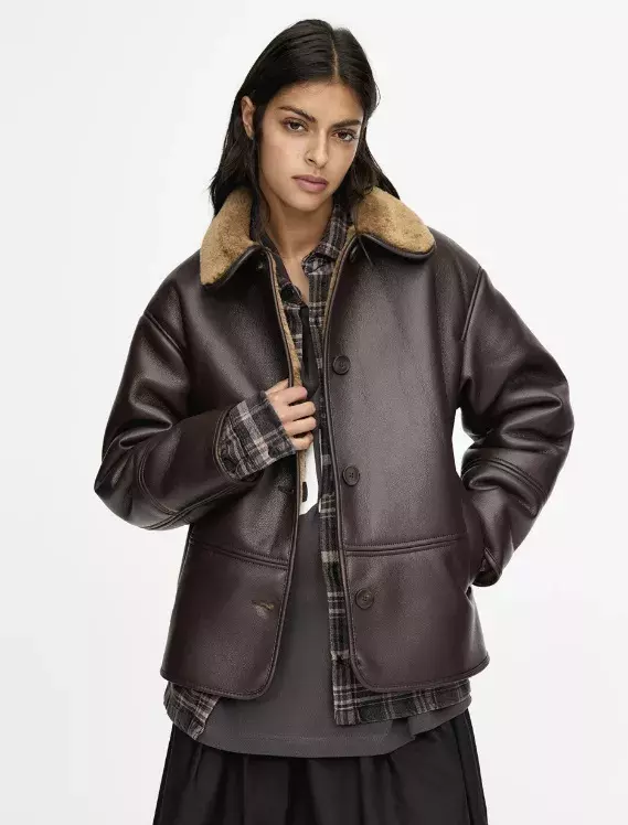 Hnědá bunda z umělé kůže,  PULL&BEAR, 1 499 Kč