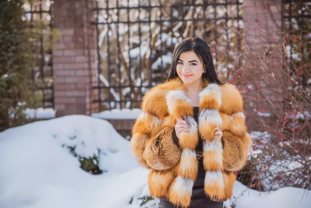 Kožich může působit luxusně, aniž by byl pravý. V dnešní době lze vyrobit dokonalé napodobeniny. 