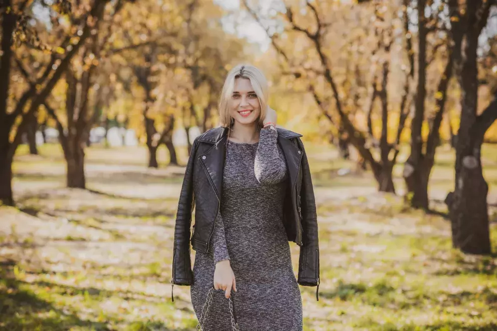 Pokud se nebojíte své ženské křivky ukázat naplno, oblékněte přiléhavé šaty. 