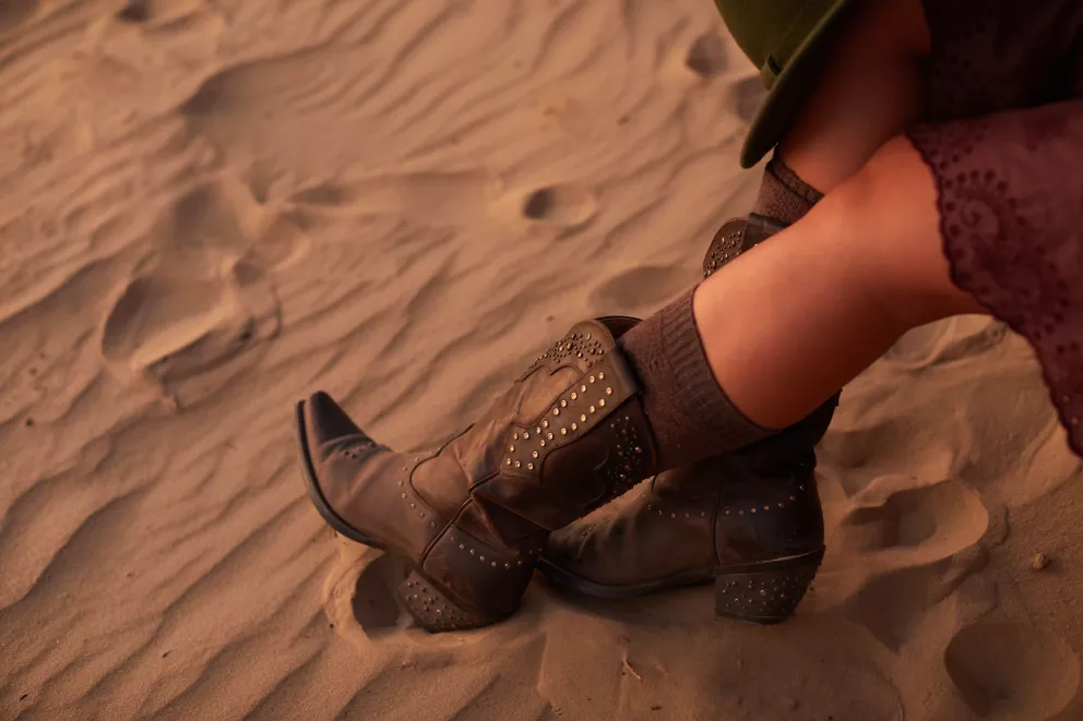 Kovbojské boty jsou opět trendy. Nyní i s novými prvky. 