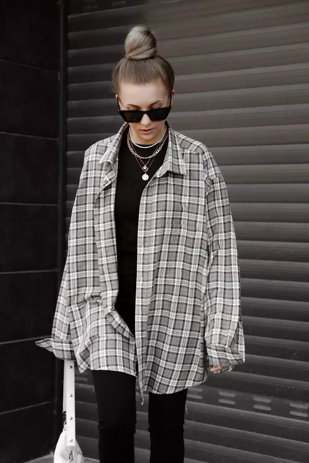 Kostkované oversized košile z módy jen tak nevyjdou. 