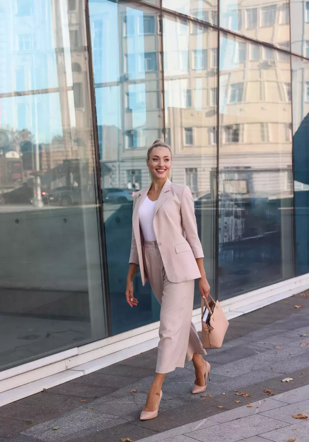 Přírodní tóny si s formálním oblečením velmi dobře rozumí. 