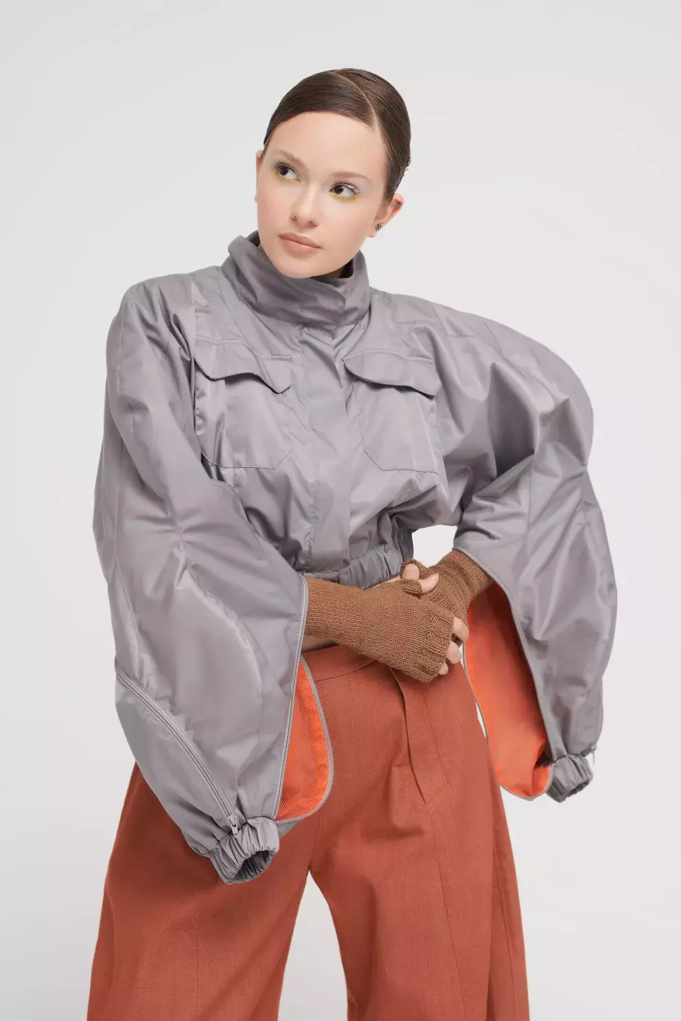 Netradiční střihy jsou příjemným osvěžením. 