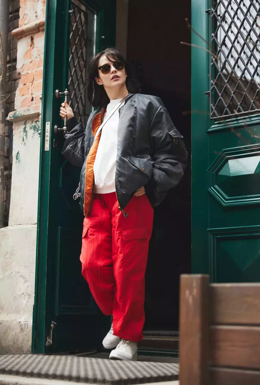 Elegance i styl. Bombery nejsou neforemné bundy, ale naopak stylové kousky pro vytvoření jedinečného outfitu. Bez ohledu na věk. 