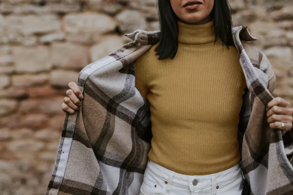 Oversized flanelové košile jsou slušivé a trendy. 