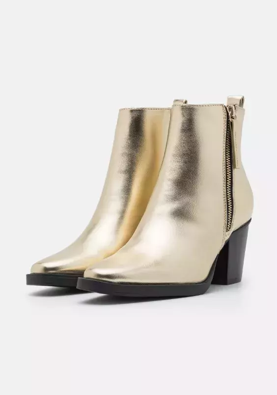 Zlaté kovbojské boty, Even&Odd, 540 Kč