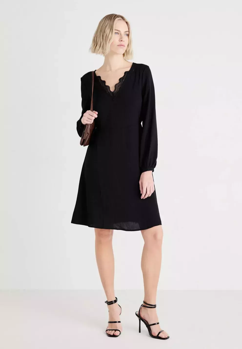 <p>Vero Moda 1200 Kč</p>
