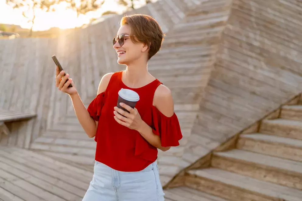 správné držení telefonu