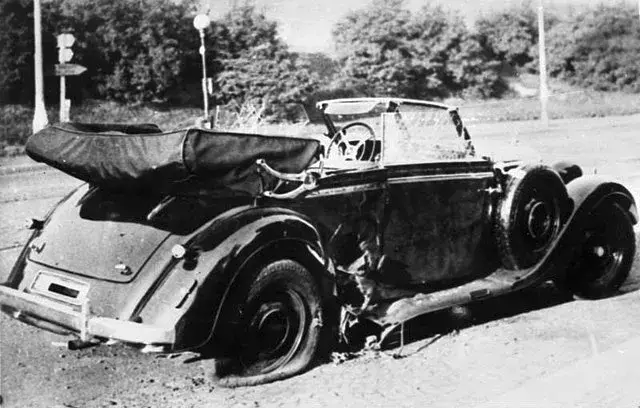 <p>Auto, ve kterém byl zavražděn Reinhard Heydrich</p>
