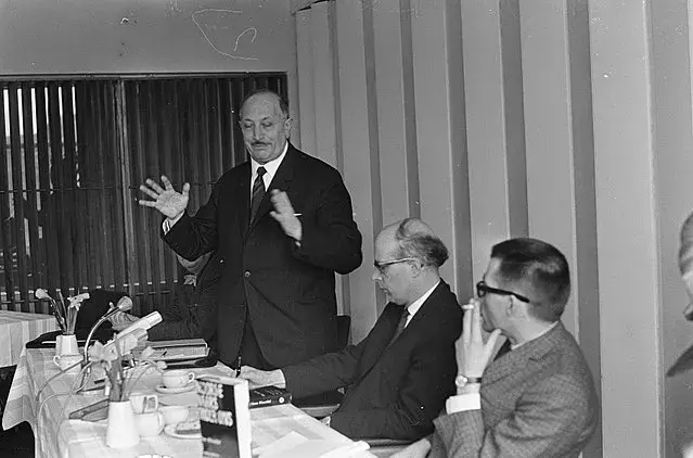 <p>Lovec nacistů Simon Weisenthal</p>
