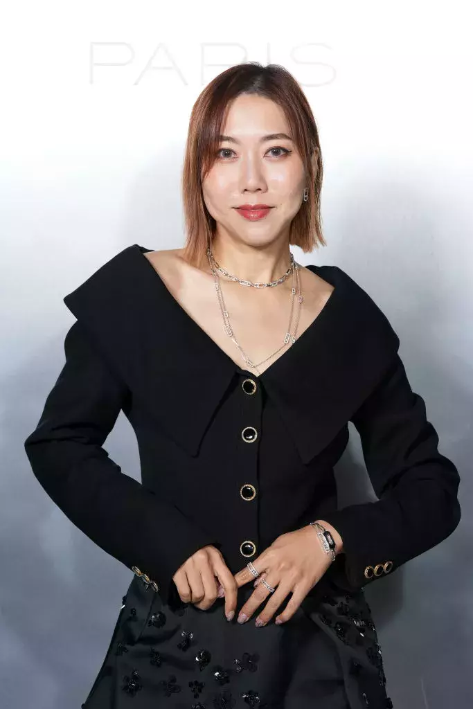 Kouřová bronz bude kralovat mezi vlasovými trendy roku 2025