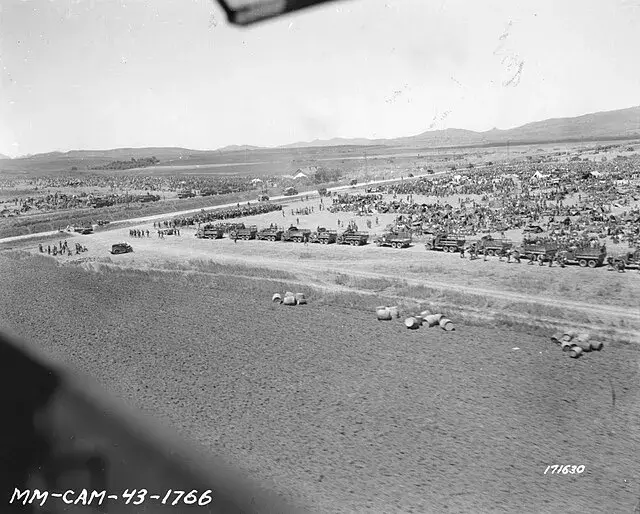 <p>Koncentrační tábor v Tunisu</p>
