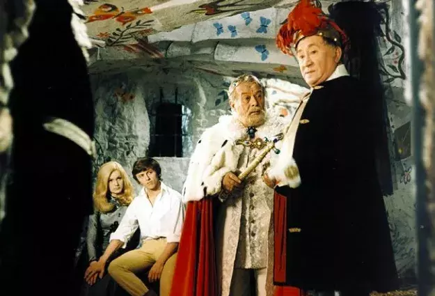 <p>Záběry z kultovní pohádky Šíleně smutná princezna</p>
