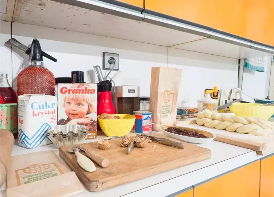 přípravy na vánoce v retro kuchyni