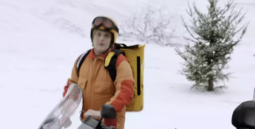 Lukáš Pavlásek coby kurýr