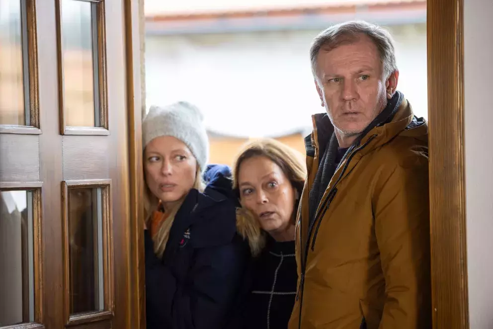 <p>Nekonečný seriál Ulice sleduje dramatické osudy několika spřátelených rodin žijících v sousedstvi</p>
