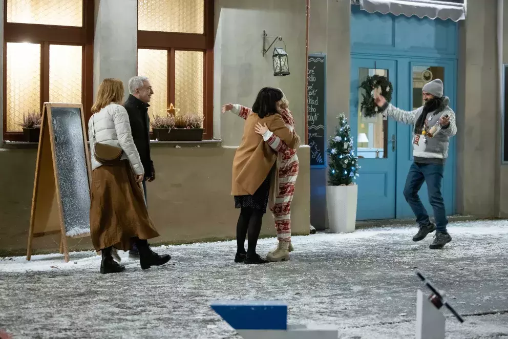 seriál Ulice, pár ve vánočním setkání
