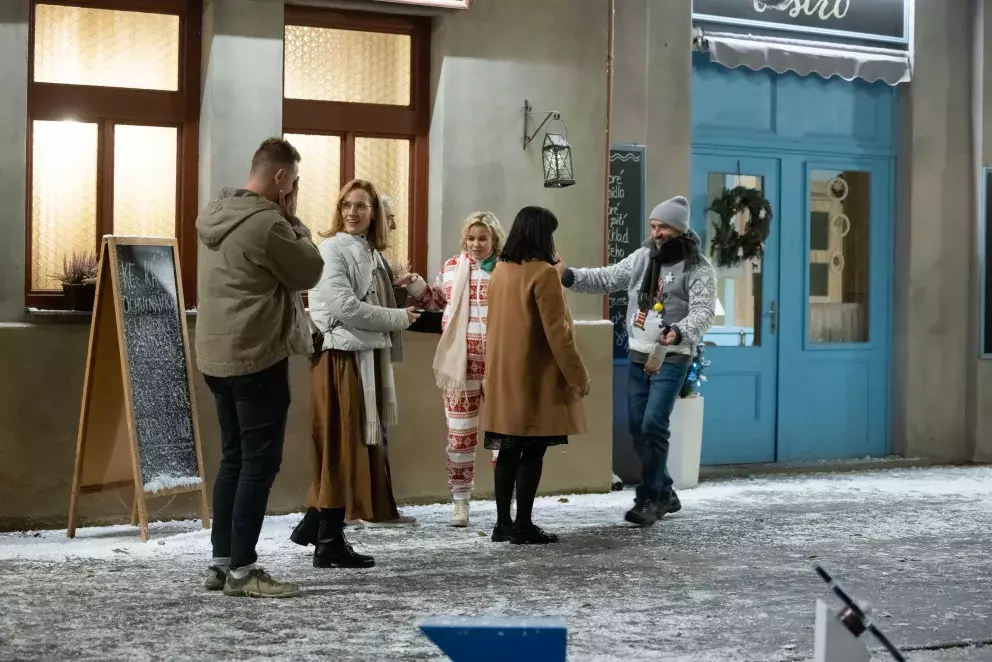 seriál Ulice, pár ve vánočním setkání