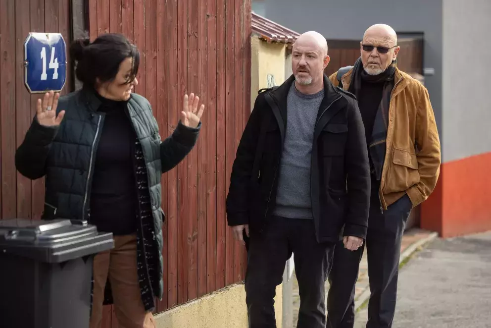 <p>Nekonečný seriál Ulice sleduje dramatické příběhy několika rodin žijících v sousedství</p>
