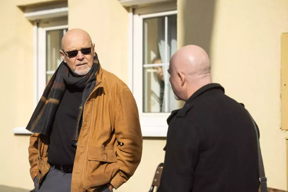 <p>Nekonečný seriál Ulice sleduje dramatické příběhy několika rodin žijících v sousedství</p>
