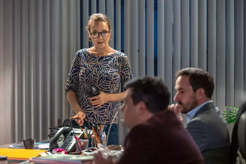 <p>Nekonečný seriál Ulice sleduje dramatické příběhy několika rodin žijících v sousedství</p>
