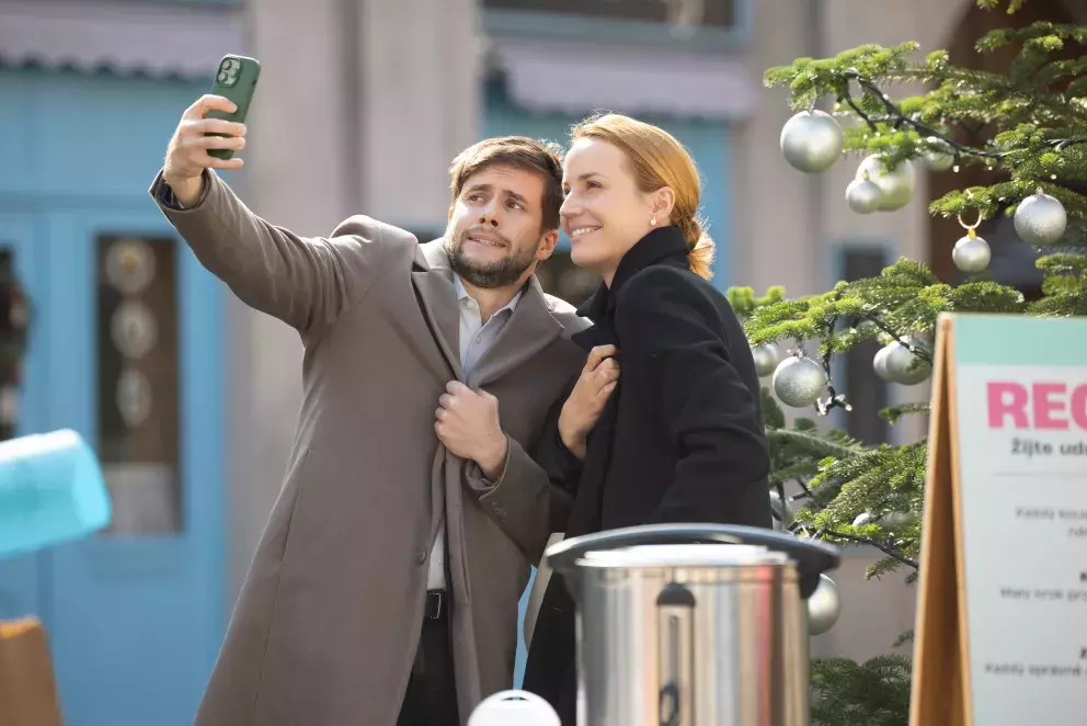 <p>Nekonečný seriál Ulice sleduje dramatické příběhy několika rodin žijících v sousedství</p>
