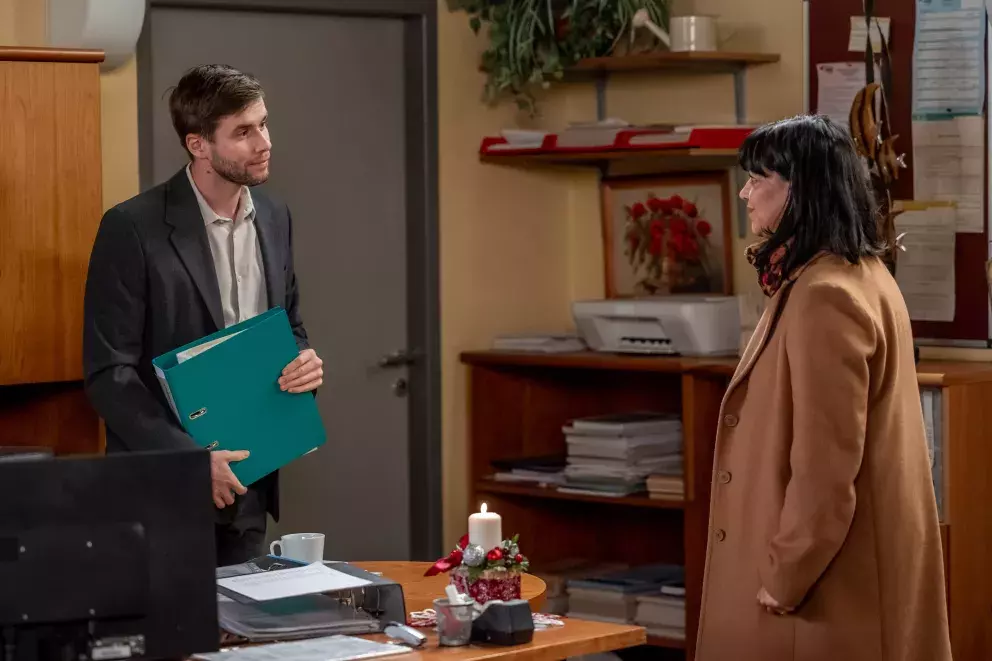 <p>Nekonečný seriál Ulice sleduje dramatické příběhy několika rodin žijících v sousedství</p>
