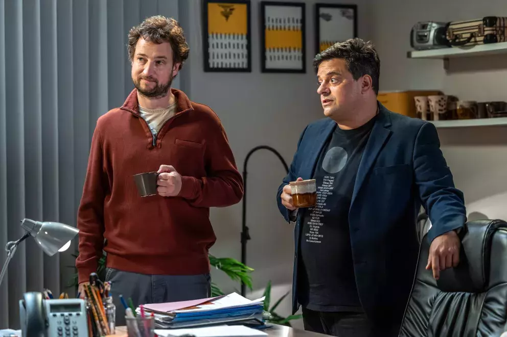 <p>Nekonečný seriál Ulice sleduje dramatické příběhy několika rodin žijících v sousedství</p>
